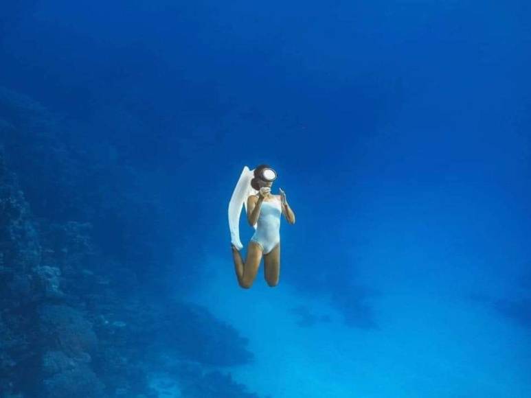 Ella es Ana Kafie, la atleta hondureña que logró récord de buceo en Egipto