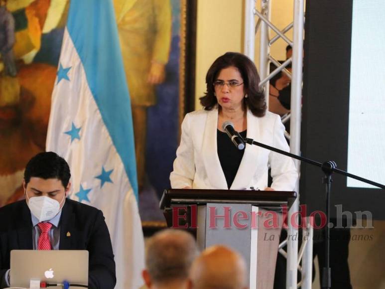 Las cifras reveladas en primer informe financiero de situación del Estado (FOTOS)