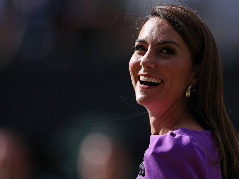 Sonriente y elegante: Kate Middleton aparece en final masculina de Wimbledon