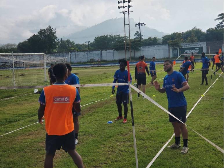 Jugador de Honduras es acusado de amaño de partidos y su equipo le rescinde contrato