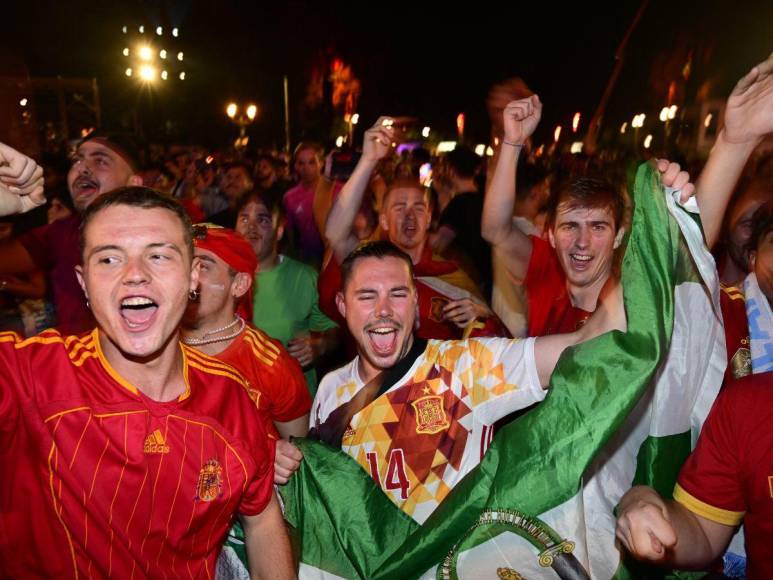 Algarabía y fuegos artificiales: así celebraron en España el triunfo en la Eurocopa 2024