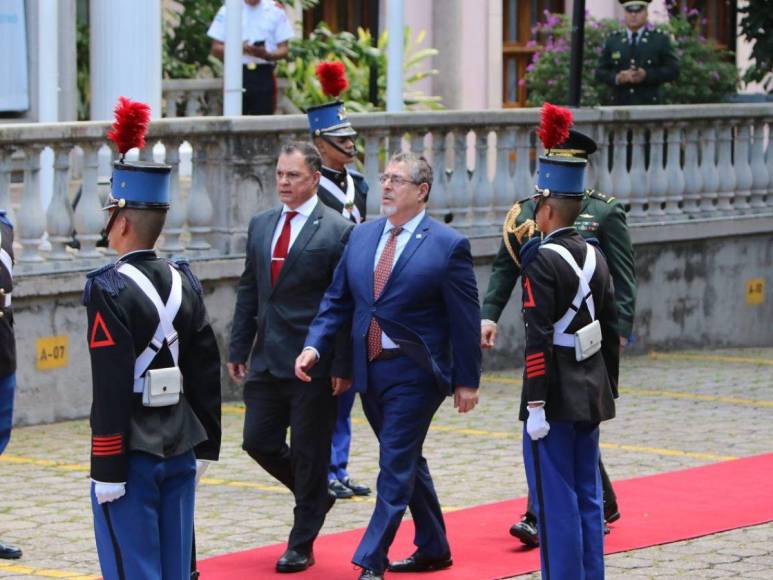 ¿En qué concluyó la visita del presidente electo de Guatemala a Honduras?