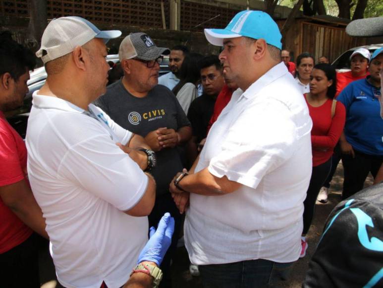 Entre dolor y llanto, familiares reclaman el cuerpo de Frank Zelaya, víctima de accidente de bus