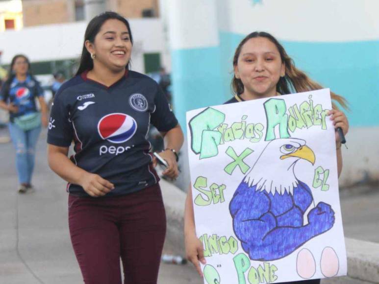 El caluroso ambiente para el Motagua vs Saprissa en Tegucigalpa