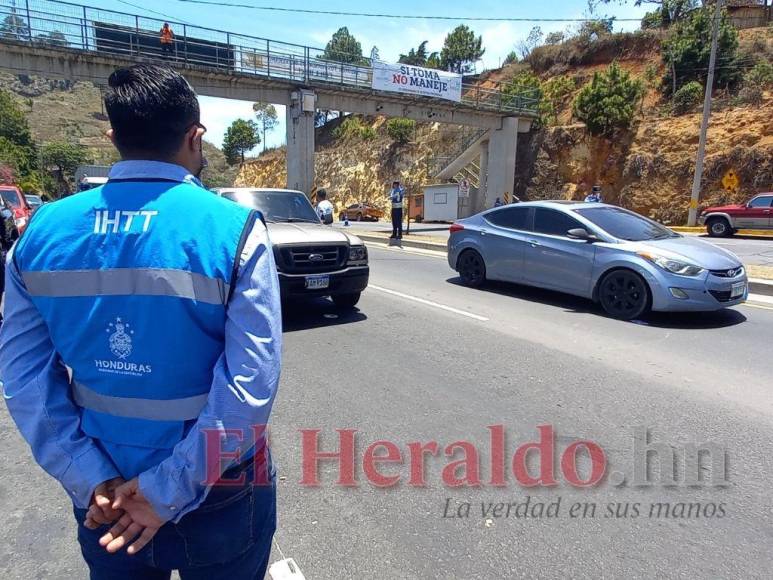 Inicia éxodo de vacacionistas y arrancan operativos en Semana Santa (FOTOS)