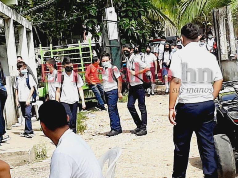 Dolor y llanto en velatorio de menor fallecida tras caer de juego mecánico en Santa Bárbara