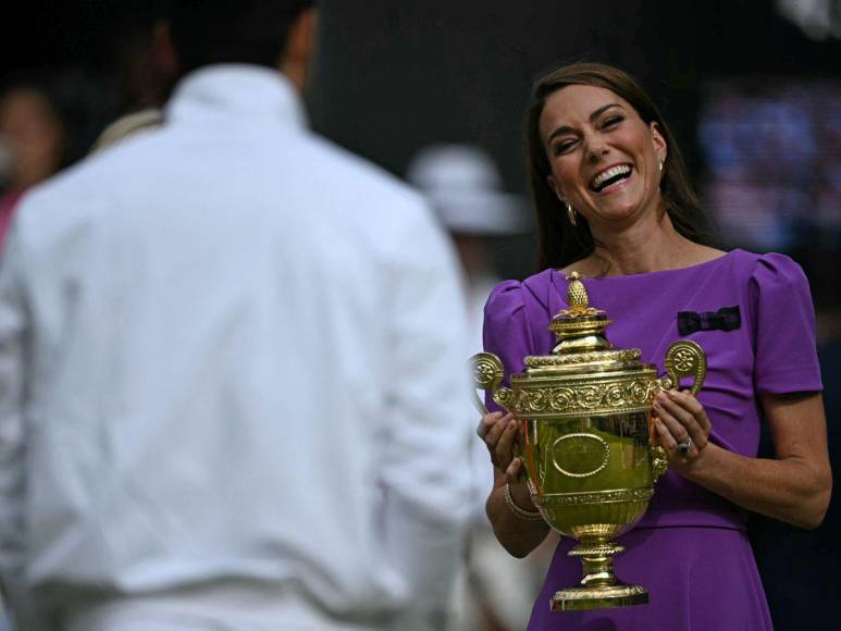 Sonriente y elegante: Kate Middleton aparece en final masculina de Wimbledon