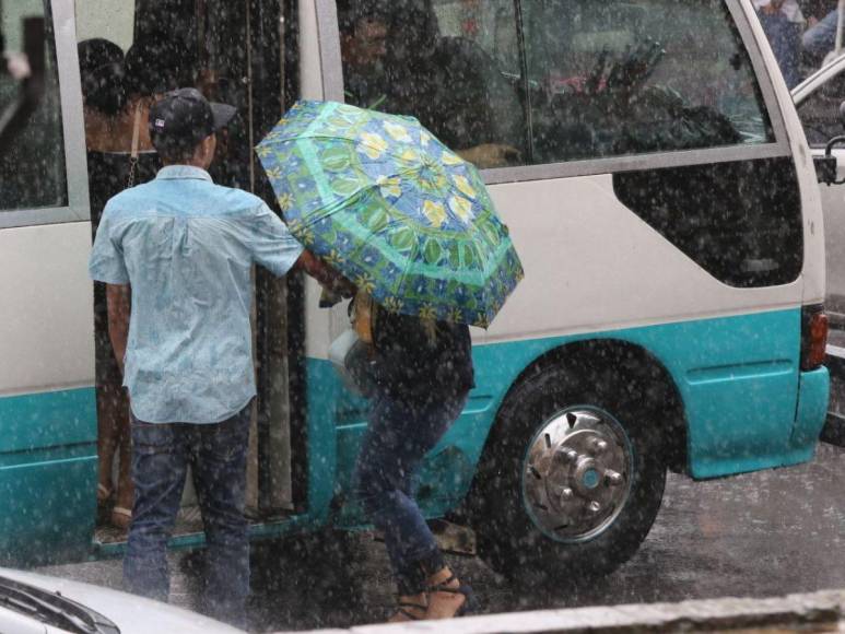 Lluvias azotan la capital de Honduras ¿Cuál es el pronóstico para hoy y el viernes?