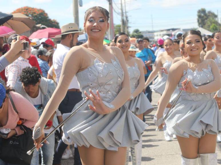 Fiestas Patrias 2023: Instituto Central Vicente Cáceres brilla en los desfiles del 15 de septiembre