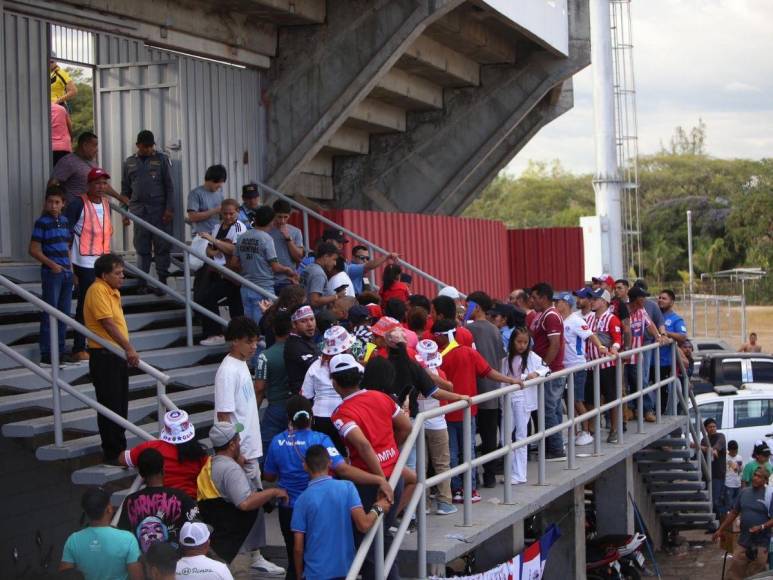 La gran llegada de la Ultra Fiel al primer partido de Olimpia en el Clausura 2024