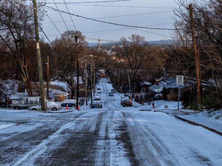 Muertos, apagones y vuelos cancelados: estragos de la tormenta de nieve en EE UU