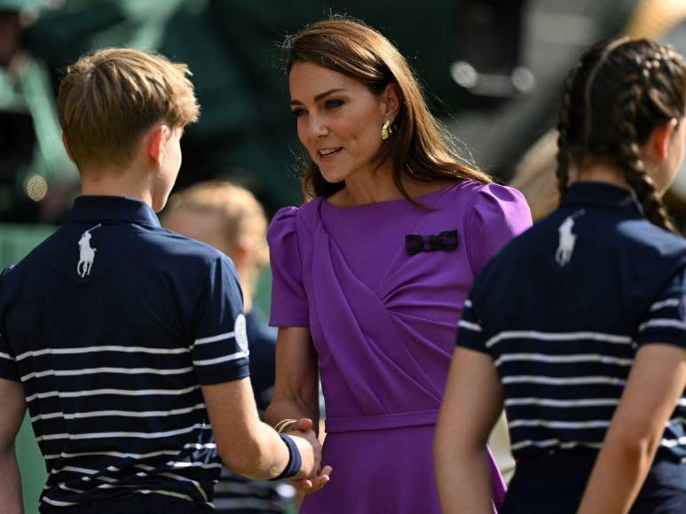 Sonriente y elegante: Kate Middleton aparece en final masculina de Wimbledon