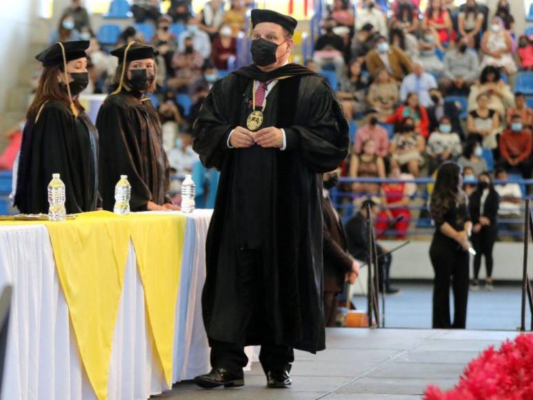 Orgullo y emoción en graduaciones de la UNAH en 2022