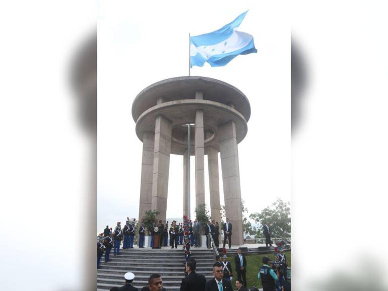 Así fue la ceremonia de izamiento de la Bandera Nacional que inauguró las fiestas patrias