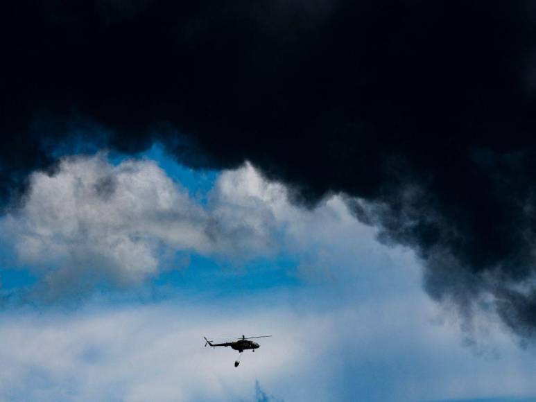 Las impactantes imágenes del pavoroso incendio tras el impacto de un rayo en Cuba