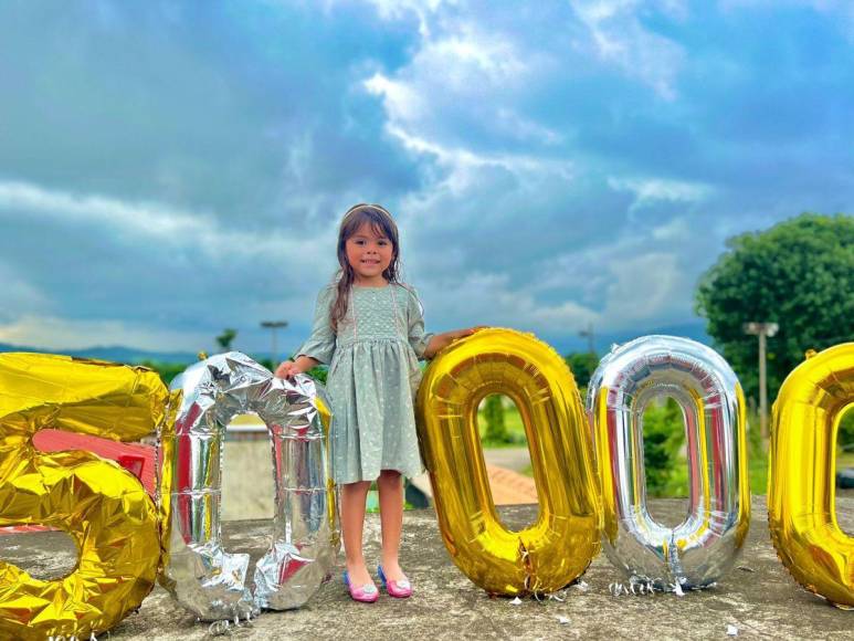 Marie, la hondureña de cuatro años que triunfa en YouTube con más de 100 mil seguidores y una placa de reconocimiento