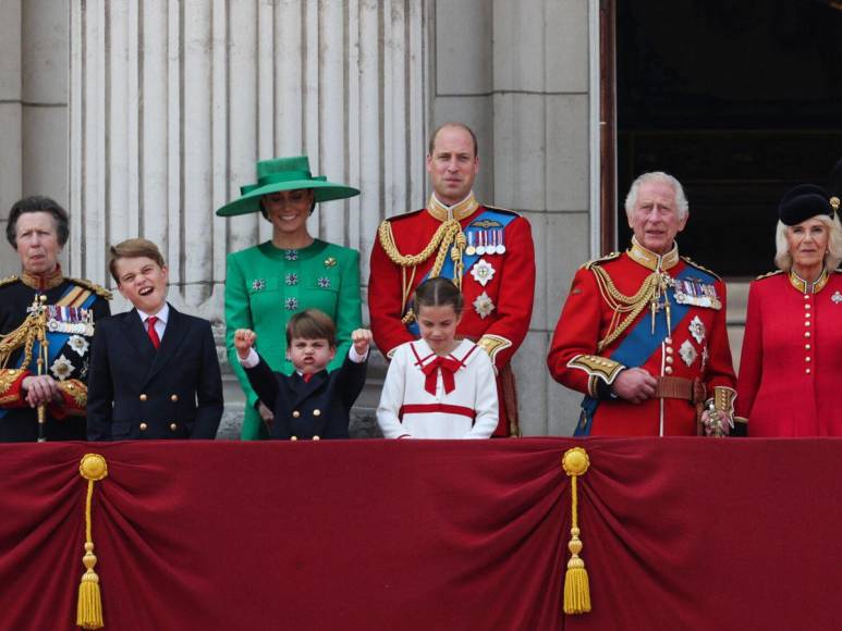 Las imágenes del desfile de Carlos III por su cumpleaños