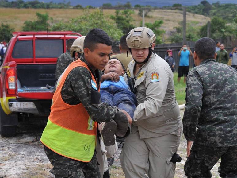 Destrozos y luto: la zona cero del trágico accidente en carretera a Olancho