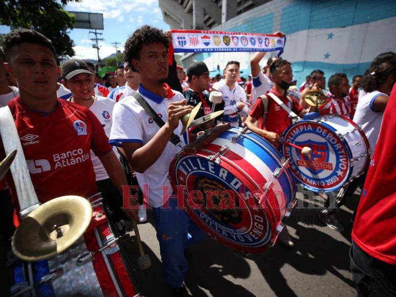 Pasión y amor por los colores: El carnaval de la Ultra Fiel previo al clásico Olimpia vs Real España