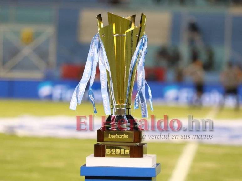 Zafarrancho, polémica y un emotivo saludo: Las imágenes que dejó el Motagua-Olimpia