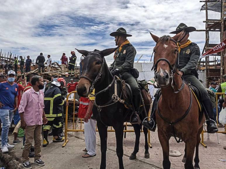 Pánico, muertos y heridos: Así fue el desplome de gradería en corrida de toros en Colombia