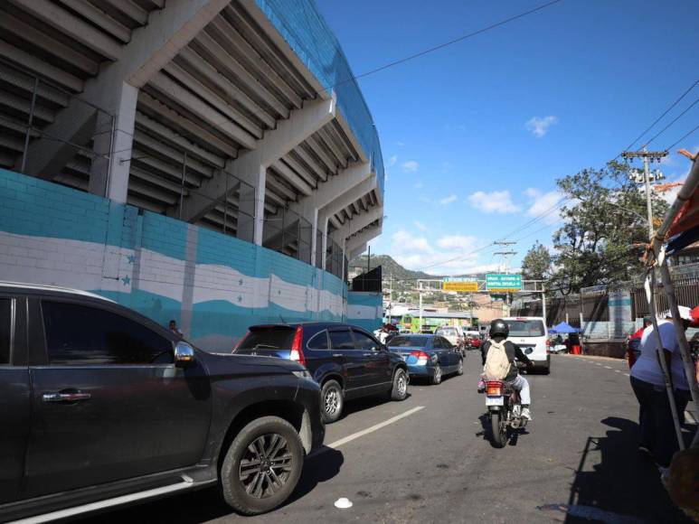 ¡Ya hay filas! Primeros aficionados en llegar a la final Olimpia-Motagua