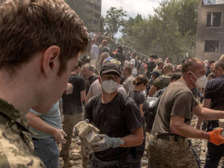 Las fotos más impactantes del bombardeo ruso al Hospital de niños en Kiev, Ucrania