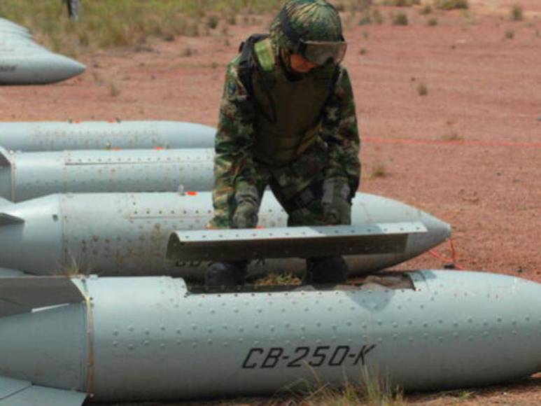 ¿Qué son las bombas de racimo que EE UU enviará a Ucrania y por qué están prohibidas en más de 100 países?