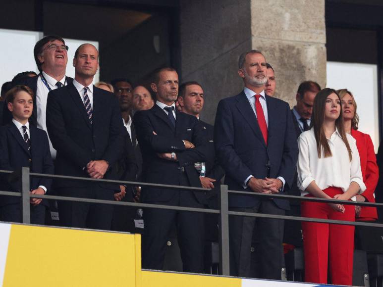 El encuentro entre el rey Felipe VI y el príncipe William en final de la Eurocopa