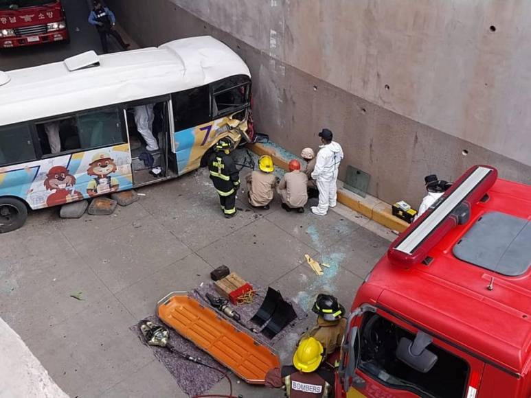 Llanto y dolor: familiares de la víctima del accidente de rapidito en el Bulevar Suyapa acuden a la escena