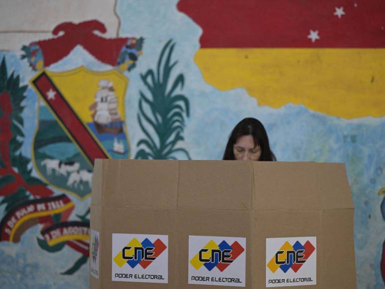 Largas filas, orden y tranquilidad: así se desarrollan las elecciones en Venezuela