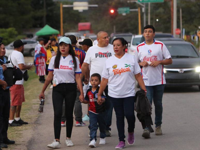 ¡Estadio dividido! Así se vive el ambiente del Olimpia-Génesis por la ida