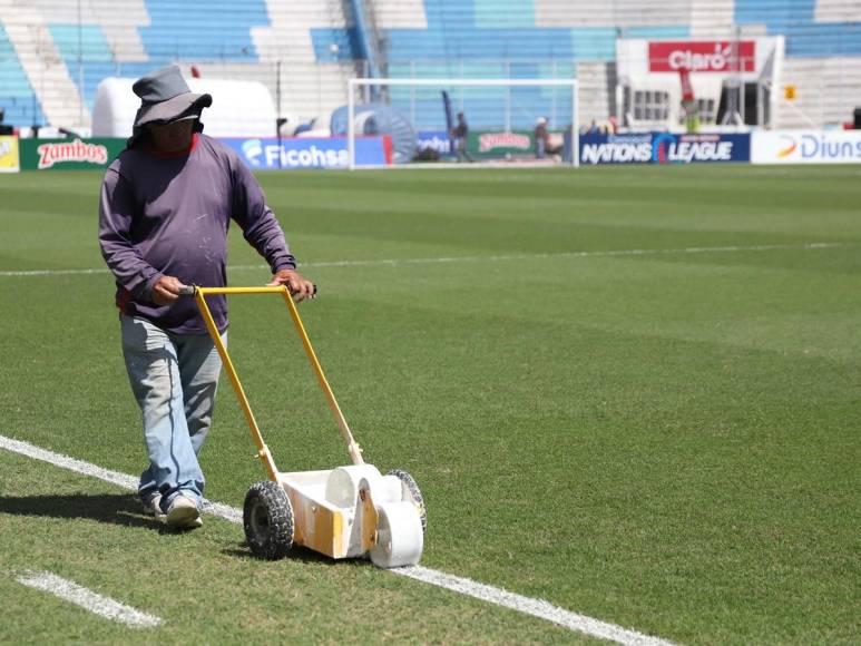 Engalanan el “Chelato” Uclés para el duelo Honduras-México