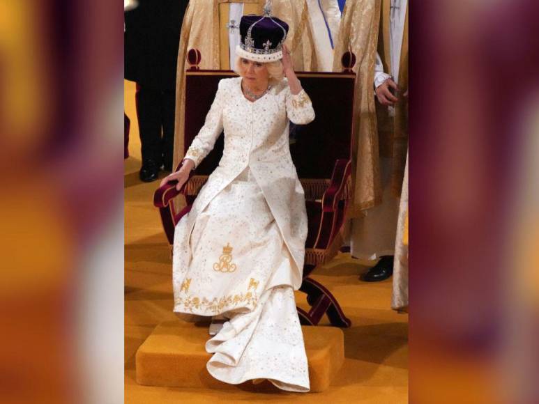 ¿Cuál es significado oculto en los bordados del vestido de la reina Camila durante su coronación?