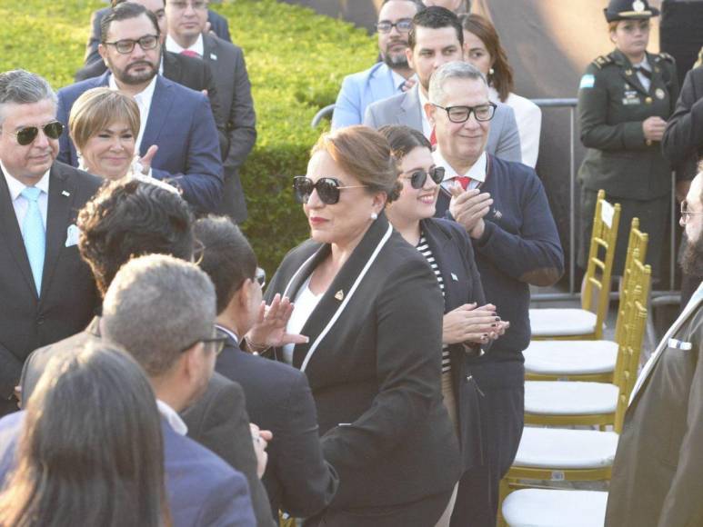 Las imágenes que dejó el izamiento de la Bandera Nacional que inauguró las fiestas patrias 2024