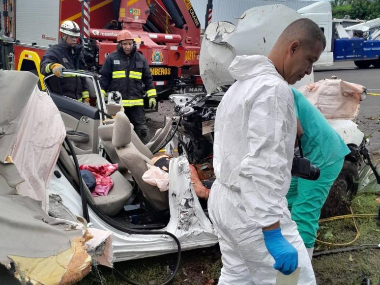 Imágenes del fatal accidente que dejó una joven muerta y dos heridos en la capital