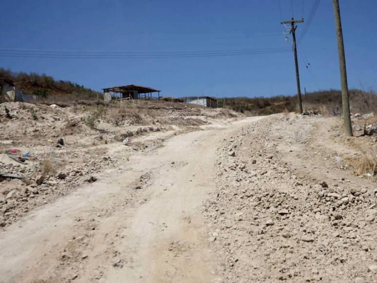 Fotos: Raspan la calle de alivio de la carretera al sur de la capital