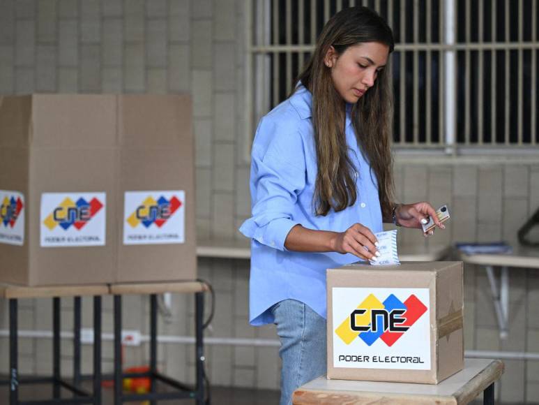 Largas filas, orden y tranquilidad: así se desarrollan las elecciones en Venezuela