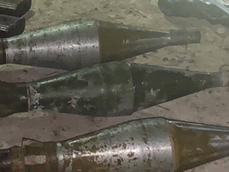 Lanzacohetes ruso y varios fusiles: las armas de guerra de la Pandilla 18 desenterradas en Ciudad España