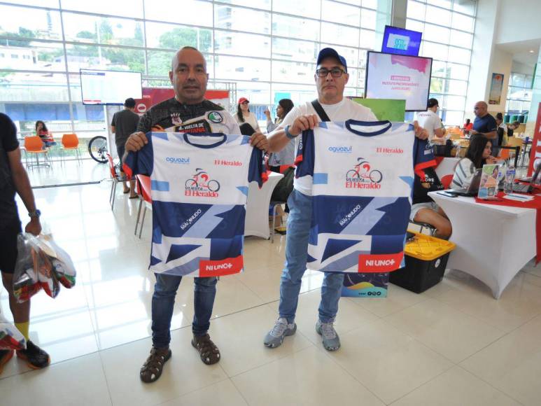 Más de mil competidores reclaman kits para la Vuelta Ciclística 2023