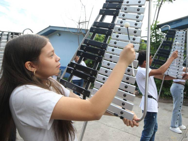 Entrega y pasión por la música: banda del Milla Selva busca brillar en los desfiles