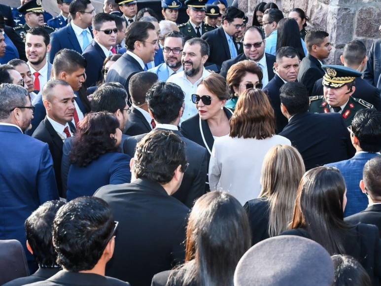 Las imágenes que dejó el izamiento de la Bandera Nacional que inauguró las fiestas patrias 2024