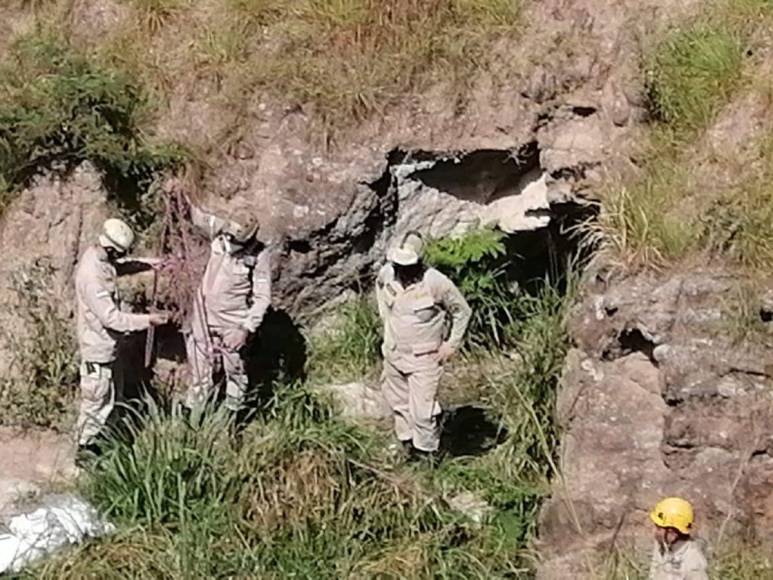 Seis cuerpos fueron rescatados de cueva en Villa Nueva, dos enteros y cuatro desmembrados