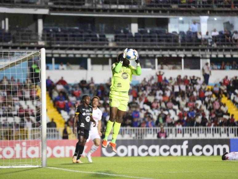 Olimpia arrasa tranquilamente contra el CAI ganando 3-0 en la Copa Centroamericana