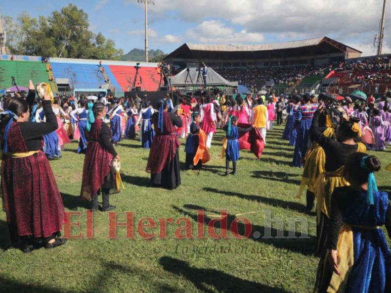 Devoción y fe: Capitalinos celebran Día de la Biblia (FOTOS)