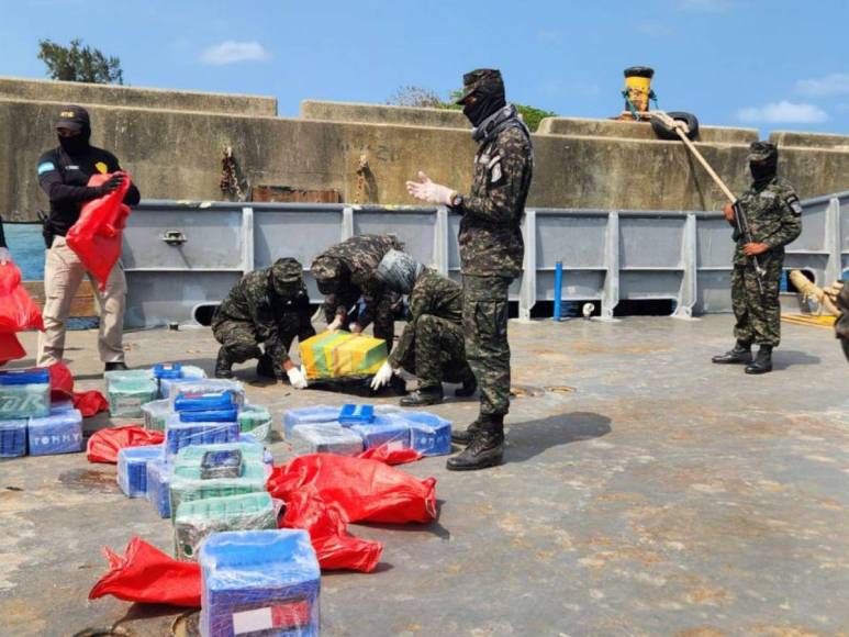 Más de 1.3 toneladas de droga traían embarcaciones incautadas en Islas de la Bahía