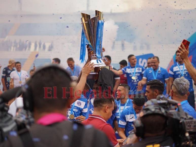 ¡Celebración Azul en el Olímpico! El festejo de los jugadores y afición del Motagua por la copa 18