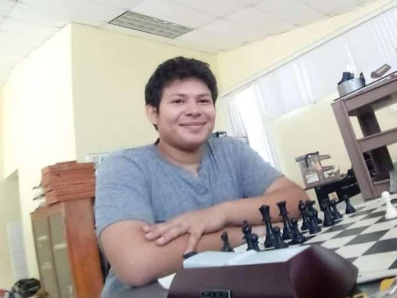 Buen estudiante y amante del ajedrez: así era Carlos Amador, universitario que murió tras asalto