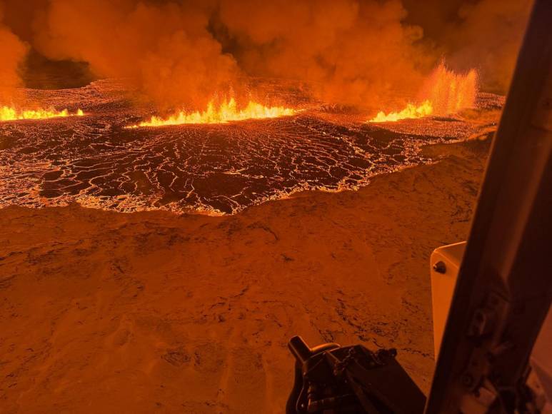 Las impactantes imágenes de la erupción del volcán en Islandia