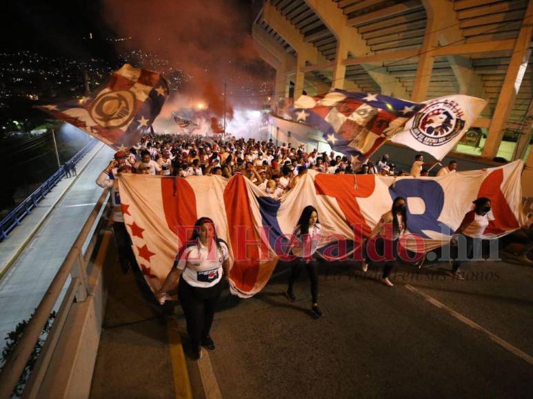 ¡Fiesta de tres colores! Así fue el carnaval de la Ultra Fiel previo al Olimpia vs Municipal